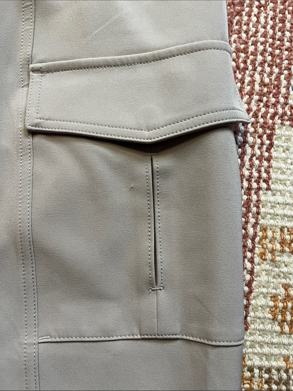 Athleta Endless High Rise Cargo Pants Tan Women’s Size 14 EUC - Picture 3 of 10